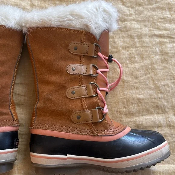 Sorel kids Joan of Arctic Boots - Picture 9 of 17